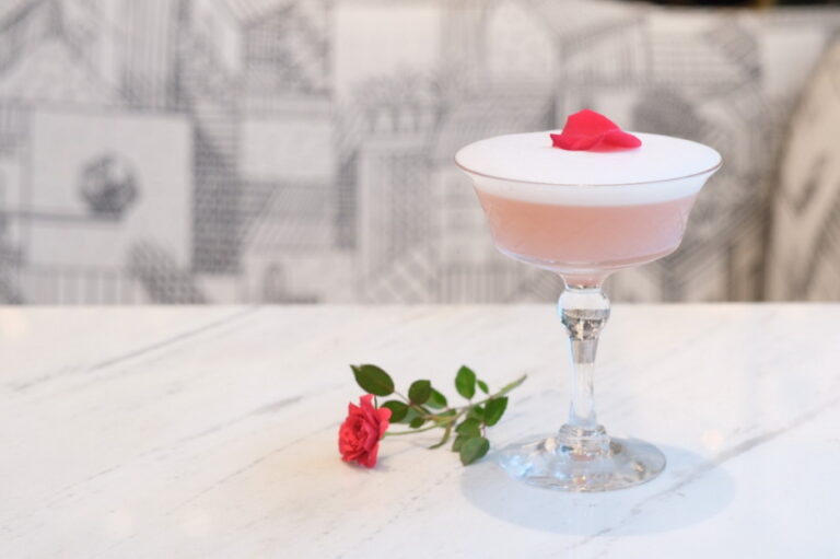 14 กุมภาพันธ์  Valentine’s Day พบกันที่ “Classic Room ” Café & Dining
