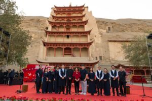 คณะดนตรีเกาเดอมัส ตุนหวง จากฮ่องกง กับโบราณสถานตุนหวง